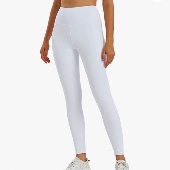 Pants - Women’s cropped white workout leggings